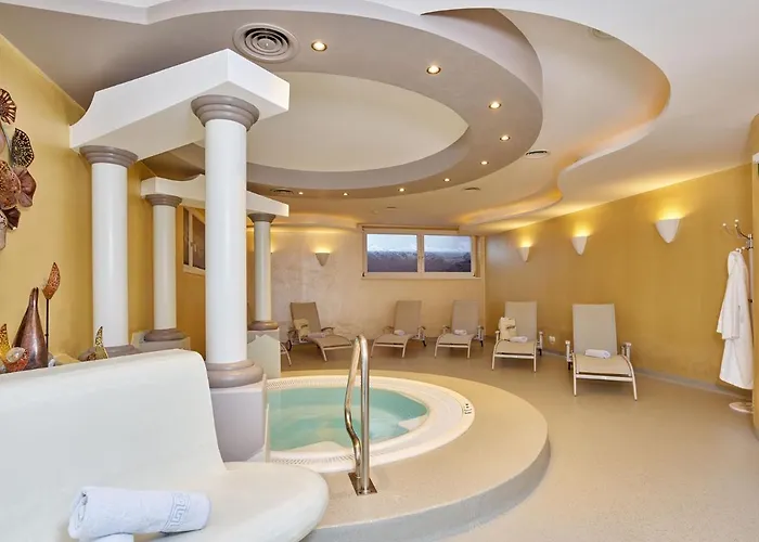 Отель Erhart 4*