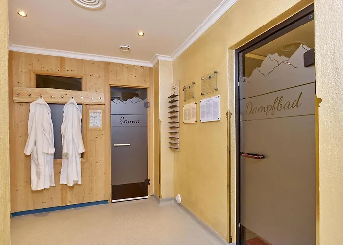 Отель Erhart 4*